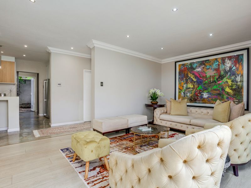 5 bedroom, 4.5 bathrooms modern home - Photo 9