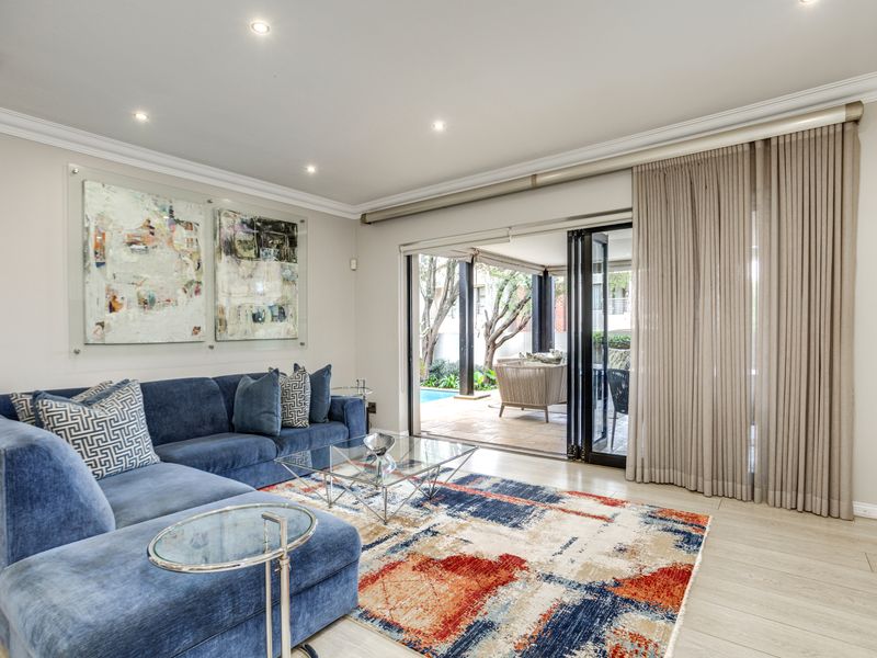 5 bedroom, 4.5 bathrooms modern home - Photo 6