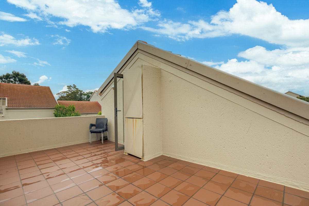 1 Bedroom 1 Bathroom Loft Apartment for Sale - Photo 2