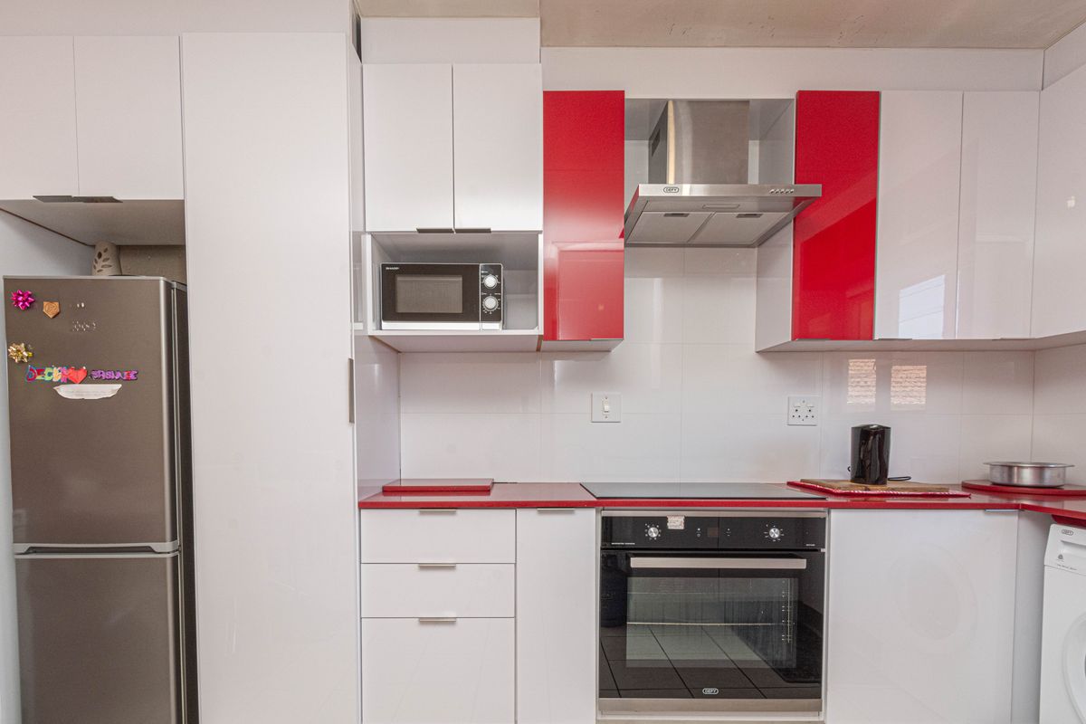 This 2-Bed, 2-Bath Gem With Serious Lifestyle Appeal | North Riding - Photo 2