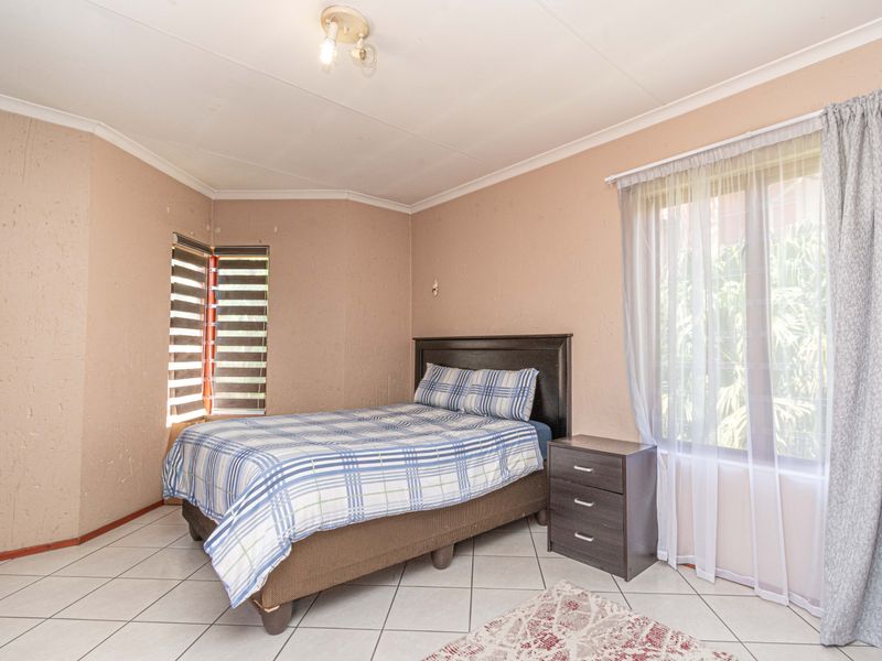 This 2-Bed, 2-Bath Gem With Serious Lifestyle Appeal | North Riding - Photo 9