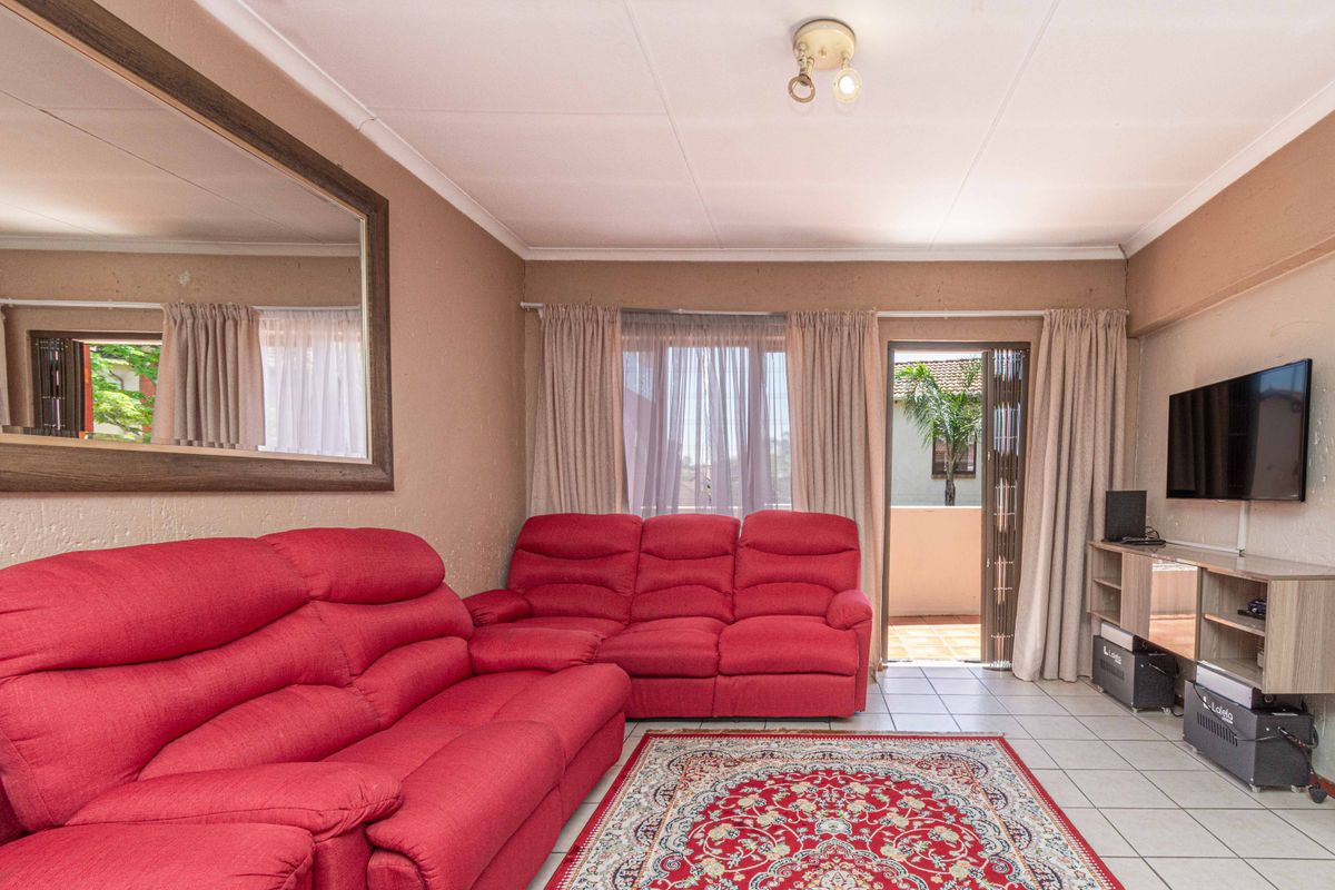 This 2-Bed, 2-Bath Gem With Serious Lifestyle Appeal | North Riding - Photo 5