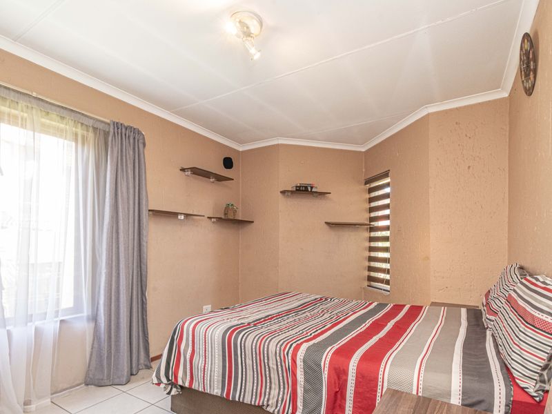 This 2-Bed, 2-Bath Gem With Serious Lifestyle Appeal | North Riding - Photo 7