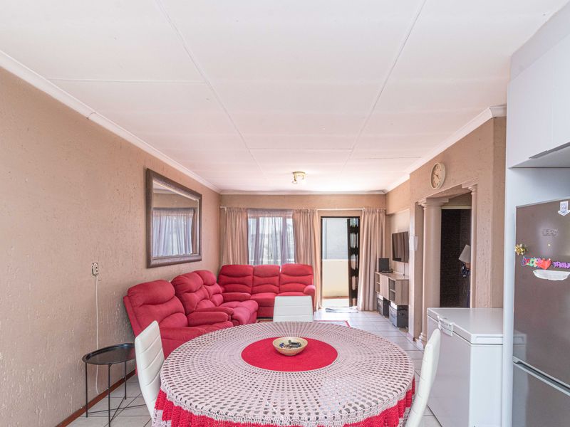 This 2-Bed, 2-Bath Gem With Serious Lifestyle Appeal | North Riding - Photo 6