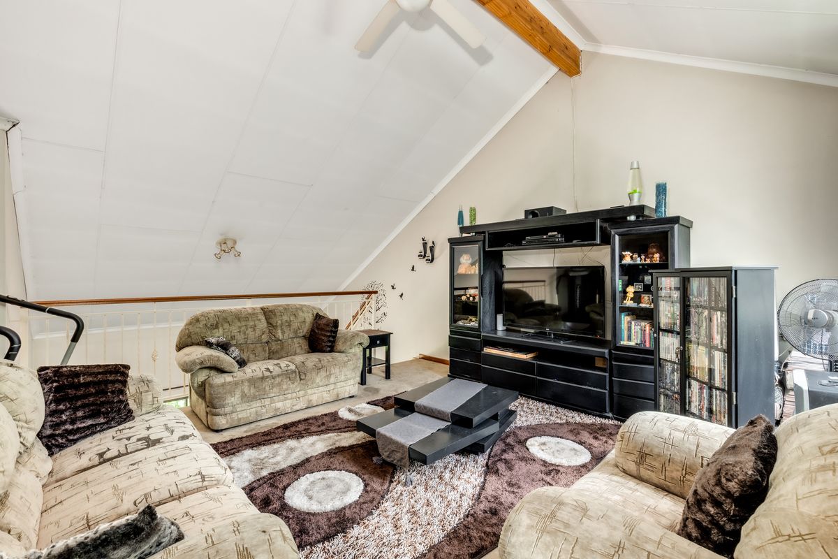 Private Townhouse with Garden Sanctuary and Loft - Photo 3