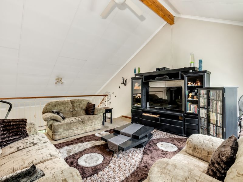 Private Townhouse with Garden Sanctuary and Loft - Photo 3