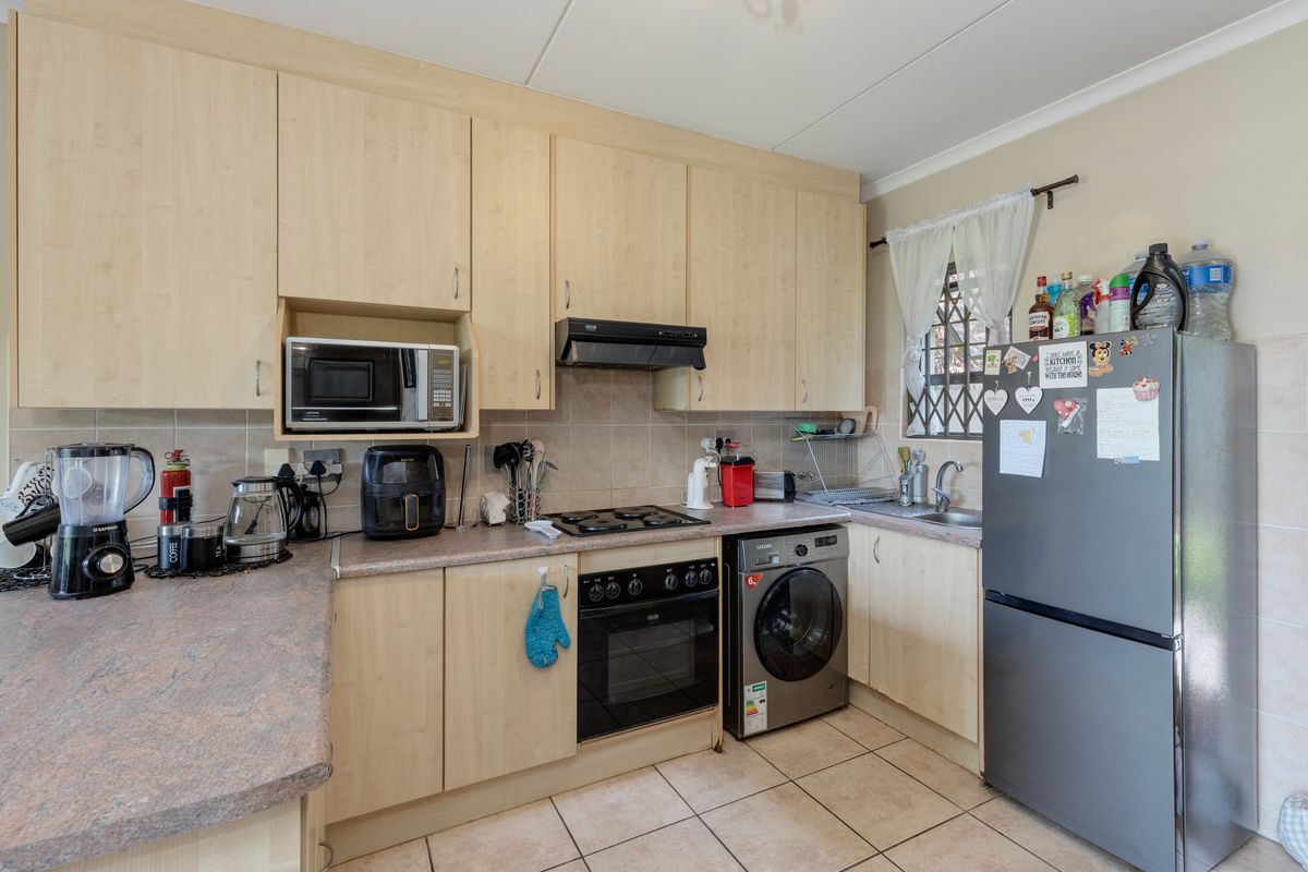 Private Townhouse with Garden Sanctuary and Loft - Photo 5