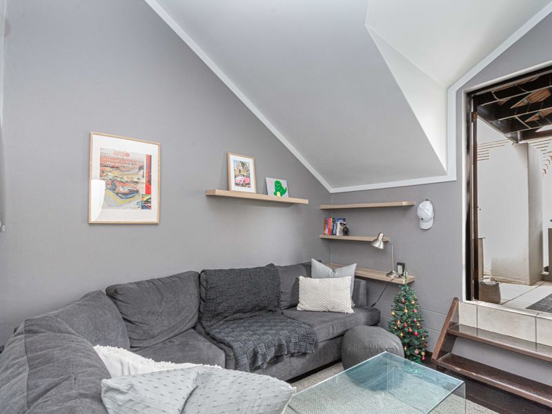 Sophisticated 1 bed, 1 bathroom loft apartment - Photo 8