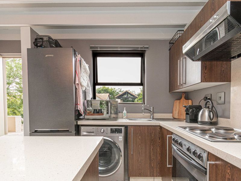 Sophisticated 1 bed, 1 bathroom loft apartment - Photo 4