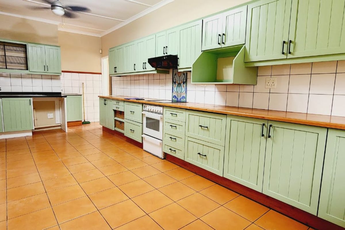 Spacious Four-Bedroom Home - Photo 3