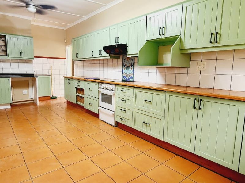 Spacious Four-Bedroom Home - Photo 3