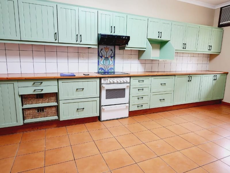 Spacious Four-Bedroom Home - Photo 2