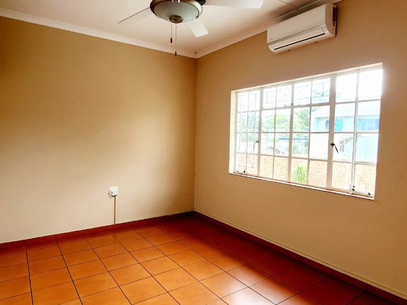 Spacious Four-Bedroom Home - Photo 10