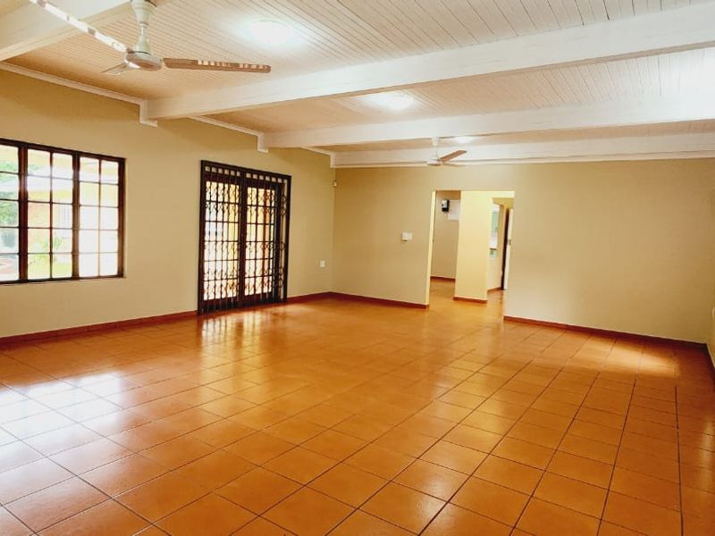 Spacious Four-Bedroom Home - Photo 7