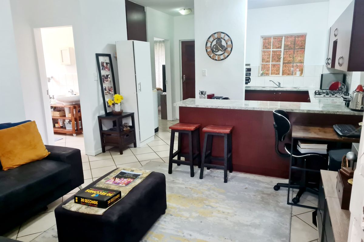 Secure Estate Living – 2 Bed, 2 Bath Honeydew I Honeypark - Photo 4