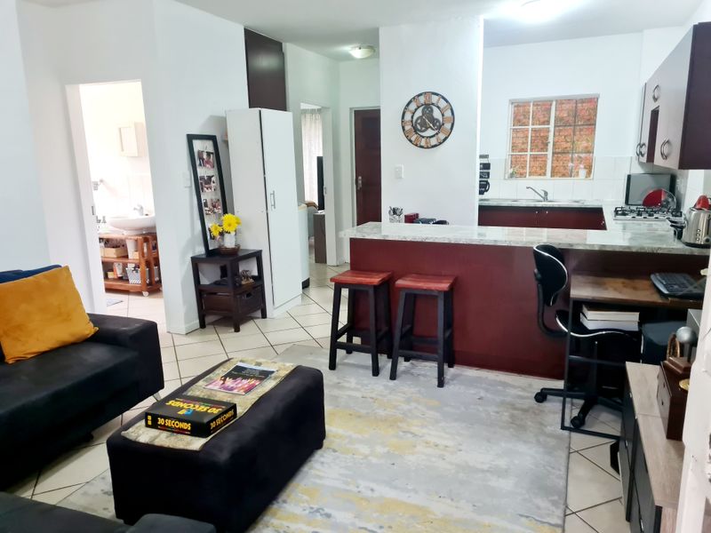 Secure Estate Living – 2 Bed, 2 Bath Honeydew I Honeypark - Photo 4