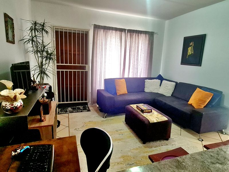 Secure Estate Living – 2 Bed, 2 Bath Honeydew I Honeypark - Photo 6