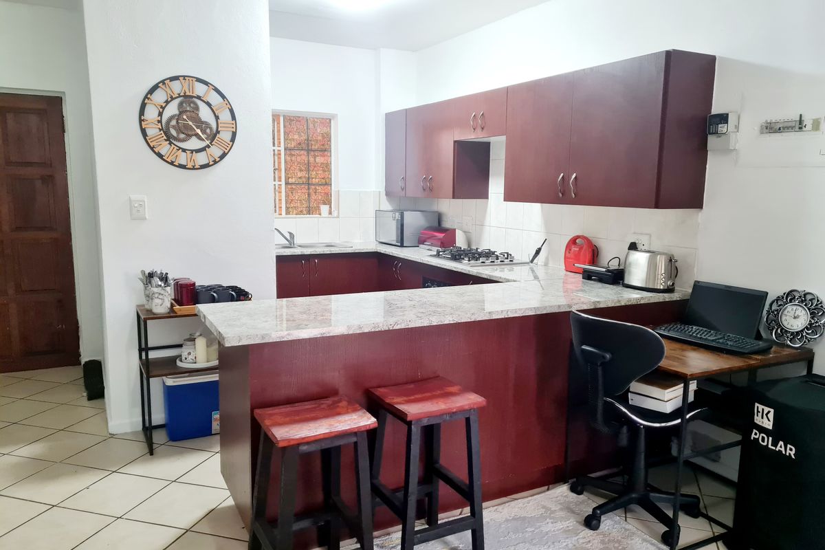 Secure Estate Living – 2 Bed, 2 Bath Honeydew I Honeypark - Photo 3