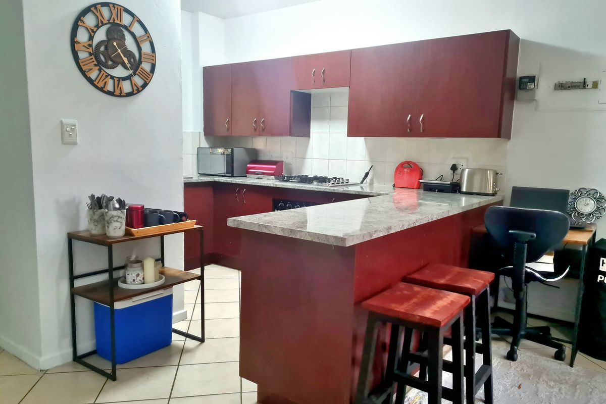 Secure Estate Living – 2 Bed, 2 Bath Honeydew I Honeypark - Photo 2