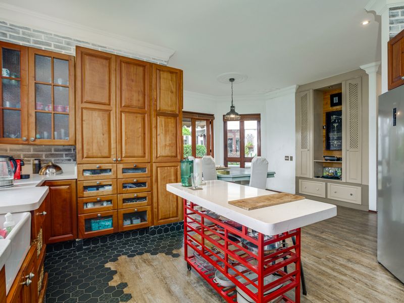 Wonderful family home in sought after Kingsbridge Manor Douglasdale - Photo 5