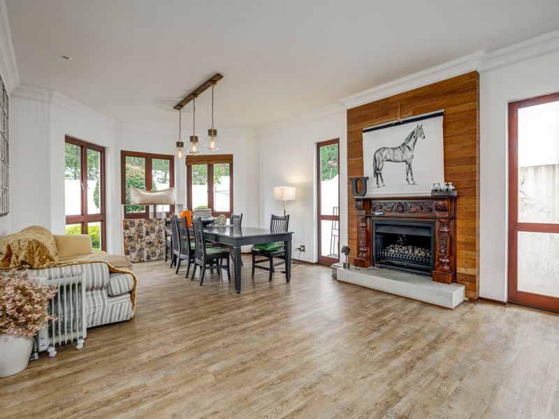 Wonderful family home in sought after Kingsbridge Manor Douglasdale - Photo 9