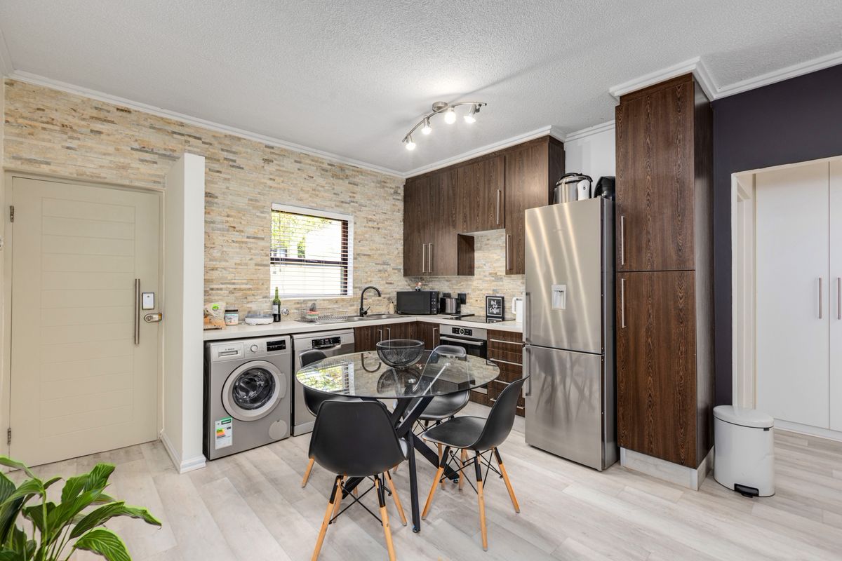 Two Bedroom One Bathroom Modern Garden Apartment - NO PETS ALLOWED - Photo 3