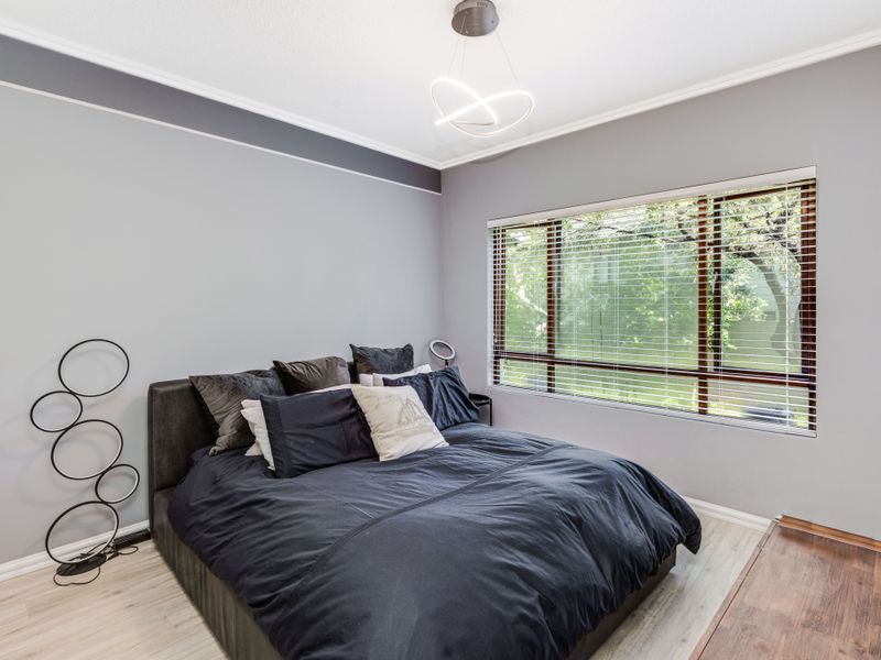 Two Bedroom One Bathroom Modern Garden Apartment - NO PETS ALLOWED - Photo 9