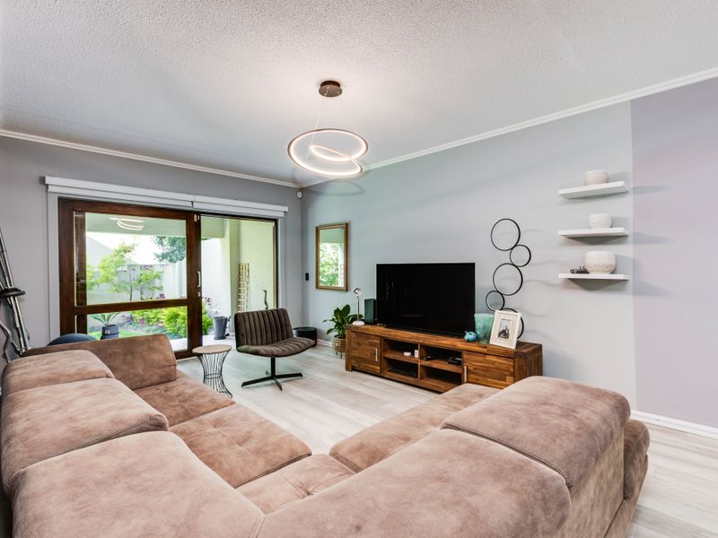 Two Bedroom One Bathroom Modern Garden Apartment - NO PETS ALLOWED - Photo 6