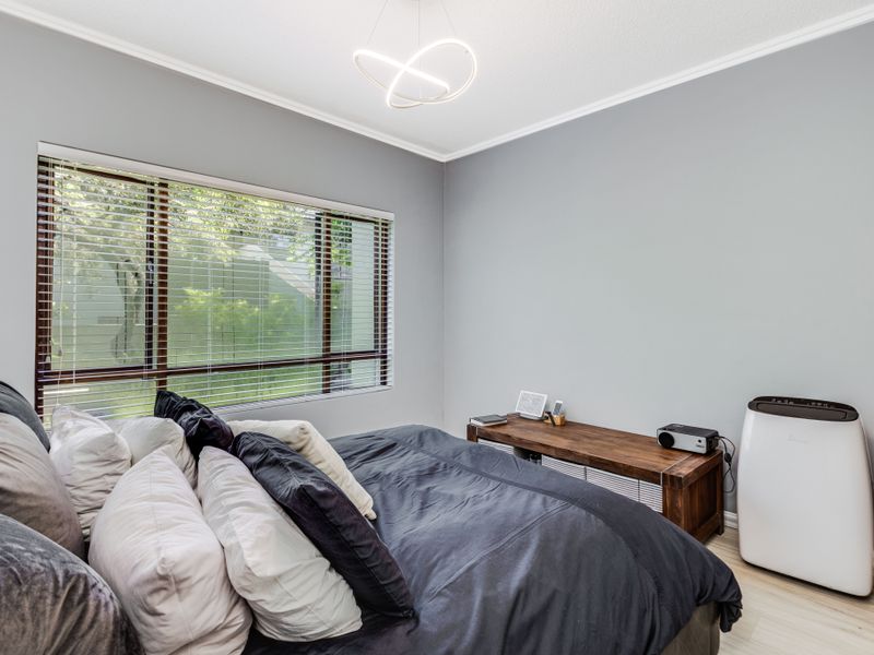 Two Bedroom One Bathroom Modern Garden Apartment - NO PETS ALLOWED - Photo 8