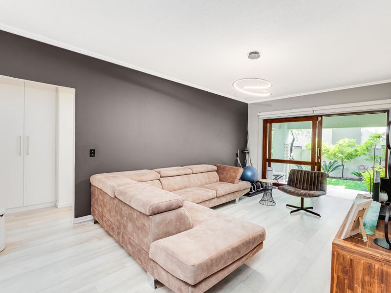 Two Bedroom One Bathroom Modern Garden Apartment - NO PETS ALLOWED - Photo 7