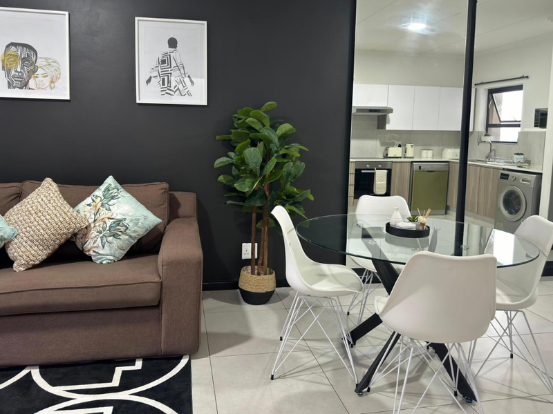 Two Bedroom Two Bathroom Fully Furnished Modern Apartment - Photo 3