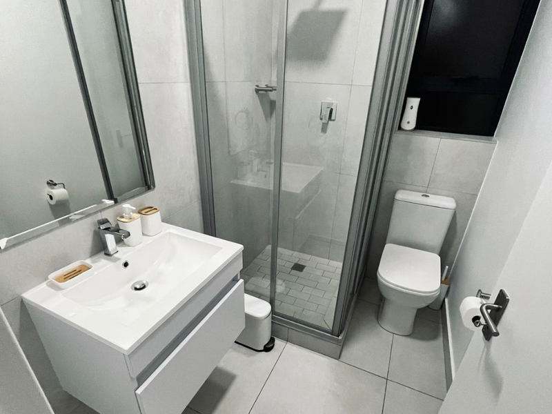 Two Bedroom Two Bathroom Fully Furnished Modern Apartment - Photo 9