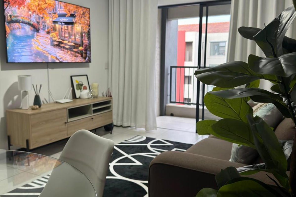 Two Bedroom Two Bathroom Fully Furnished Modern Apartment - Photo 5