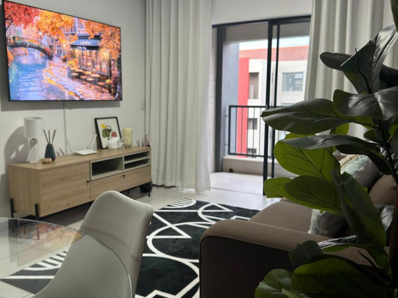 Two Bedroom Two Bathroom Fully Furnished Modern Apartment - Photo 5