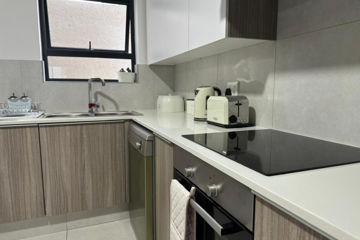 Two Bedroom Two Bathroom Fully Furnished Modern Apartment - Photo 2