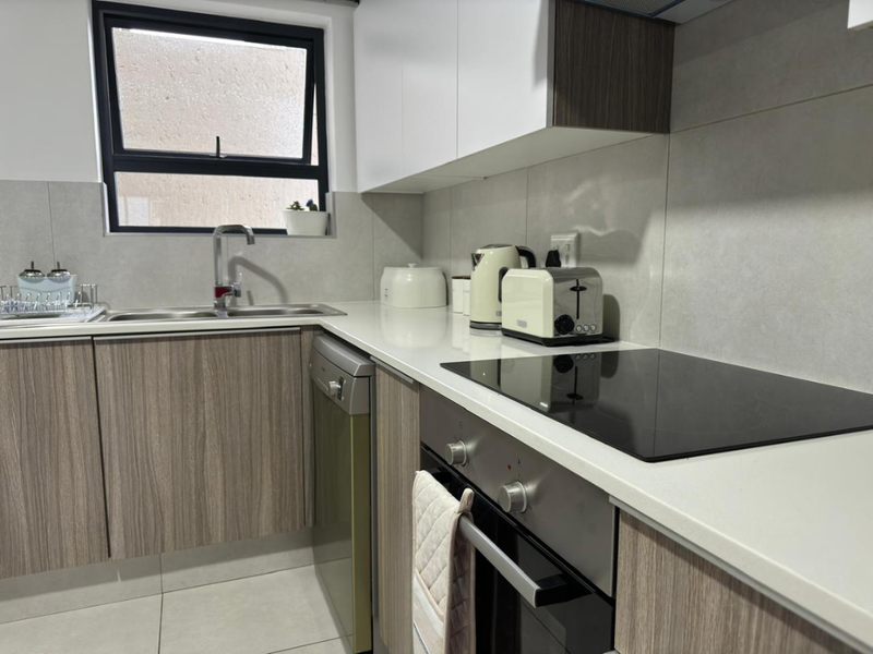 Two Bedroom Two Bathroom Fully Furnished Modern Apartment - Photo 2