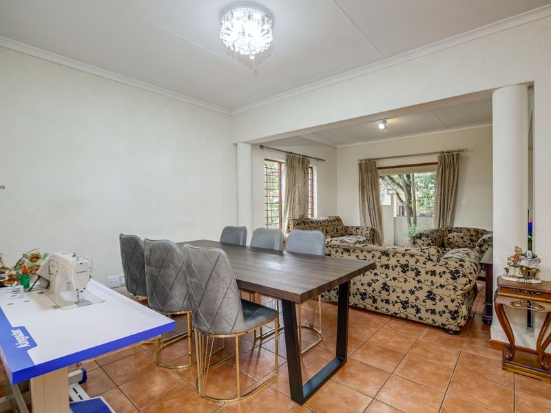 3 Bedroom townhouse in popular complex - Photo 9