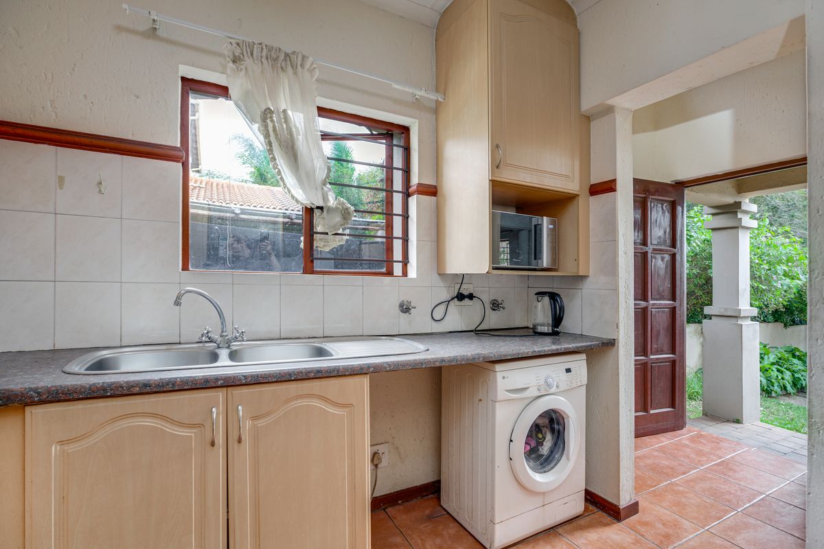 3 Bedroom townhouse in popular complex - Photo 5