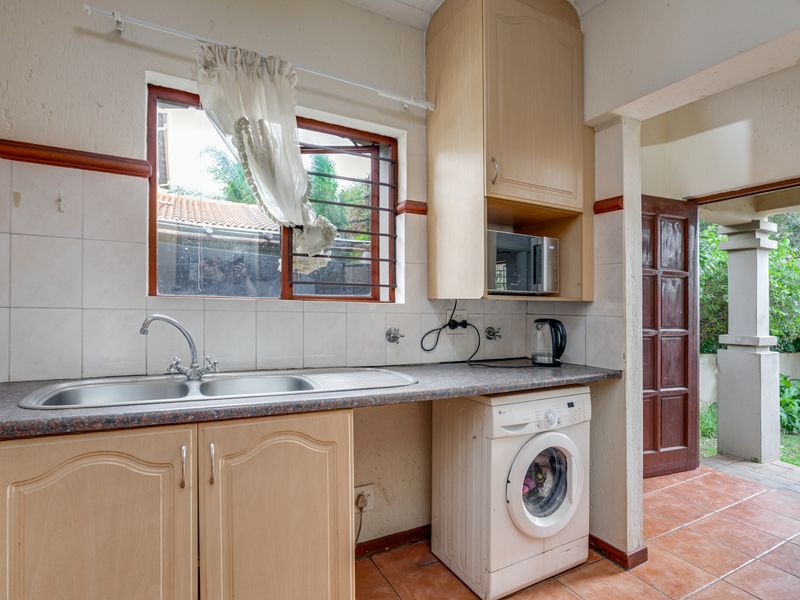 3 Bedroom townhouse in popular complex - Photo 5