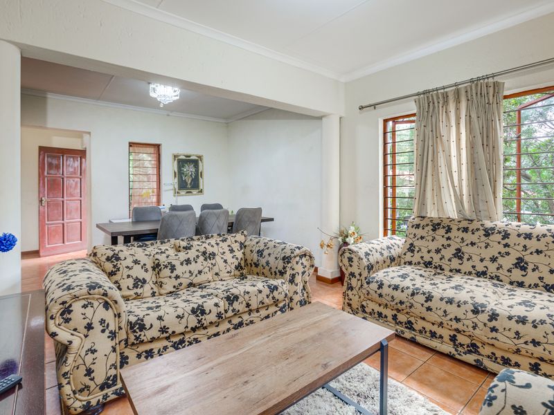 3 Bedroom townhouse in popular complex - Photo 10