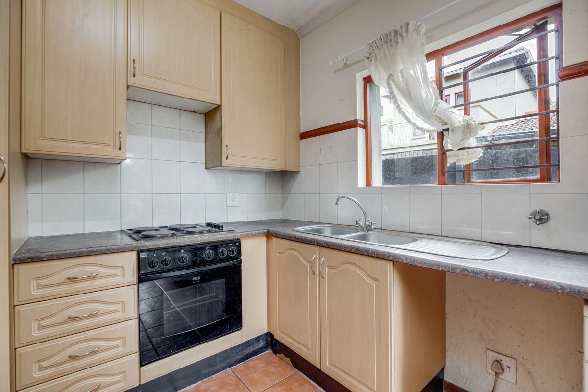 3 Bedroom townhouse in popular complex - Photo 4