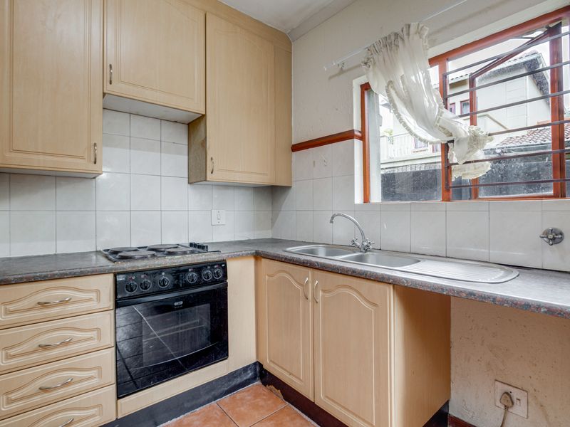 3 Bedroom townhouse in popular complex - Photo 4