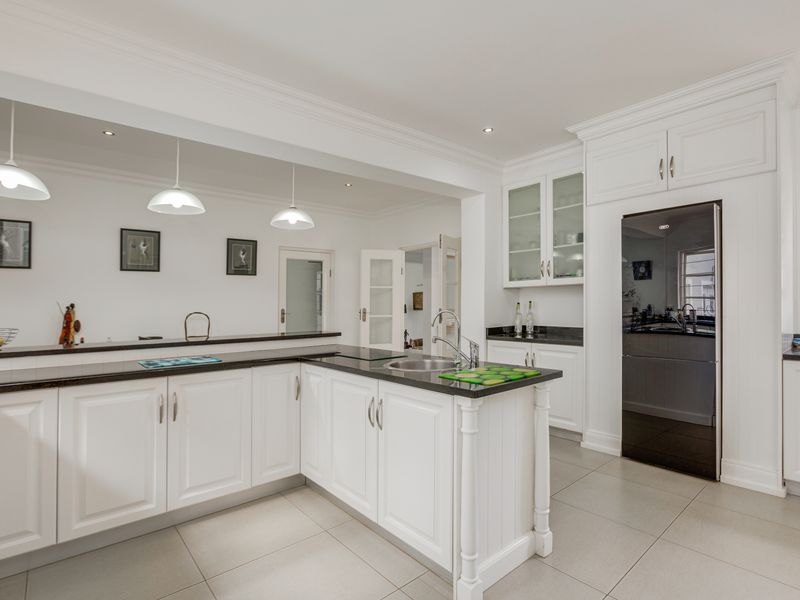 Timeless French Provincial Elegance in an Exclusive Bryanston Enclave - Photo 8