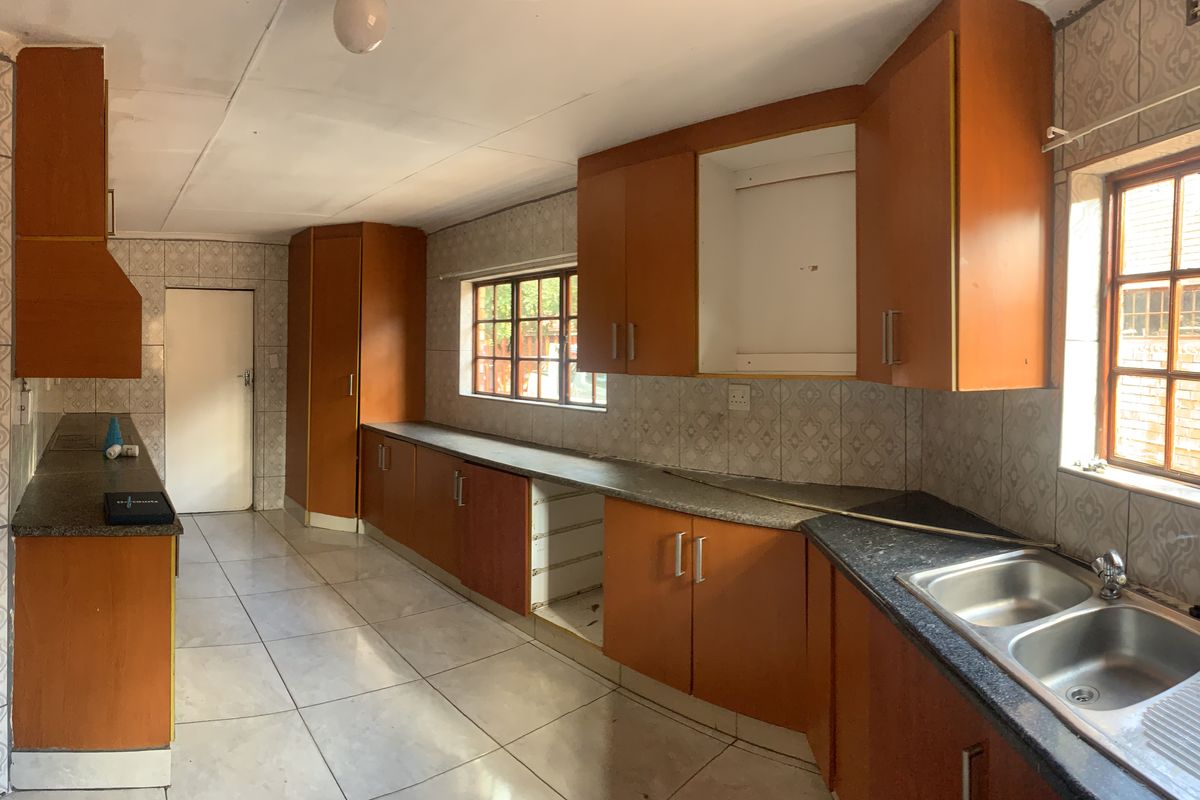 Turn this hidden gem into your dream home! - Photo 5