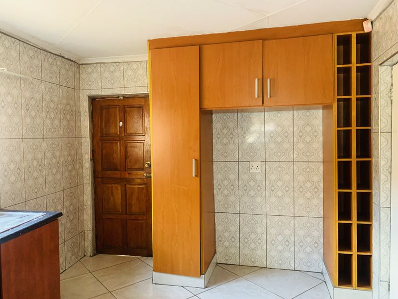 Turn this hidden gem into your dream home! - Photo 8