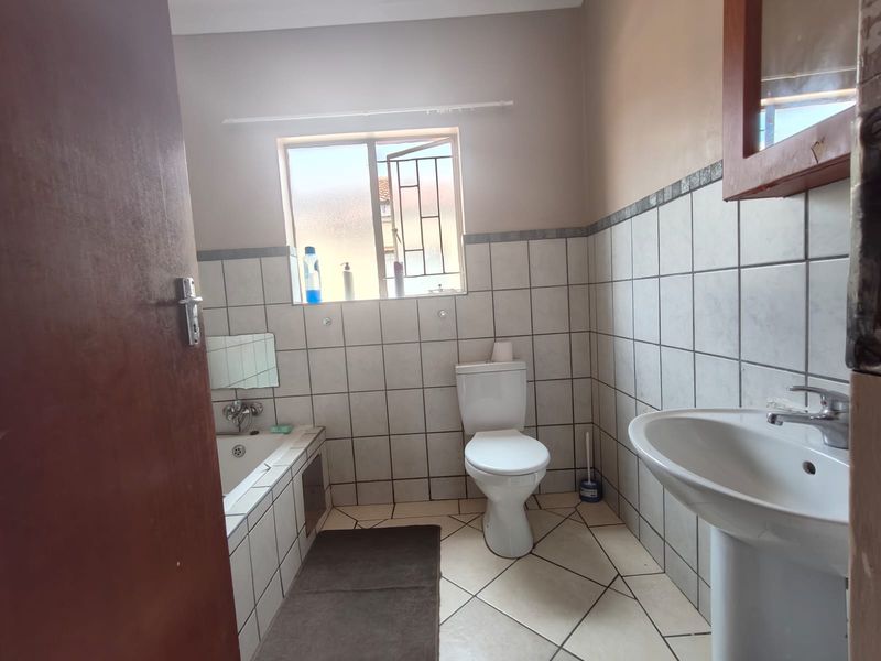 Spacious 3-Bedroom Apartment in Secure Complex – Prime Location - Photo 5