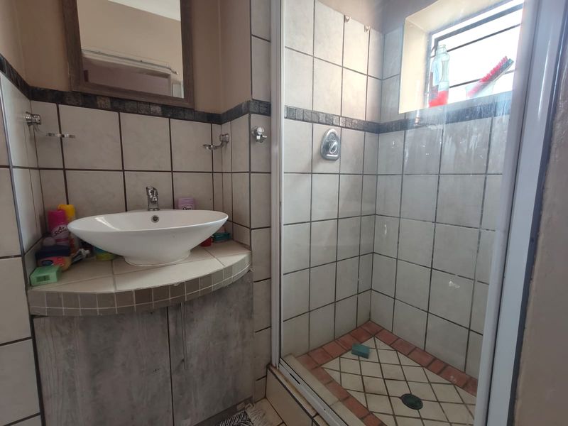 Spacious 3-Bedroom Apartment in Secure Complex – Prime Location - Photo 8