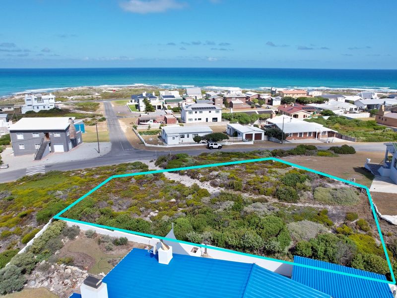 Your Oasis Near the Waves Awaits - Photo 2