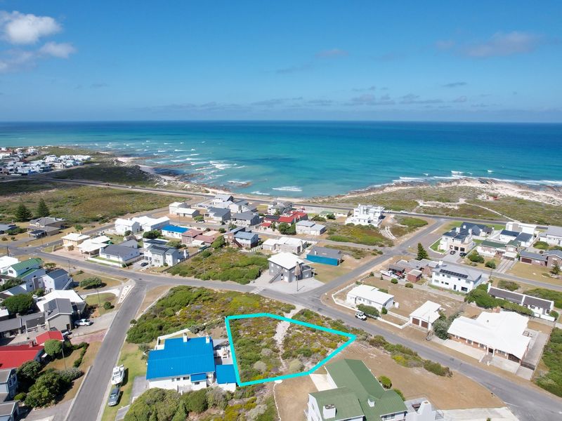 Your Oasis Near the Waves Awaits - Photo 4