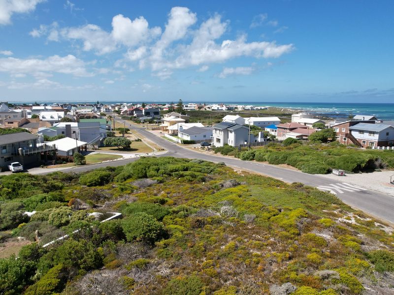 Your Oasis Near the Waves Awaits - Photo 9